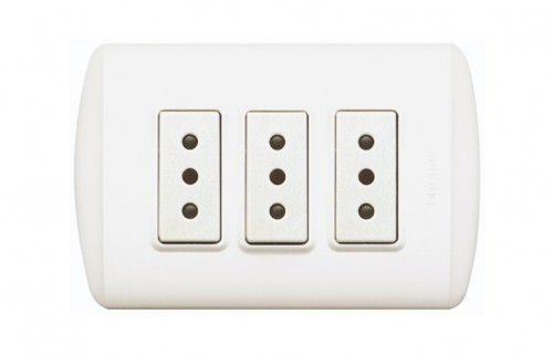 Toma Corriente Triple 3x10A Blanco 250V 1308BN — BTicino — BTicino