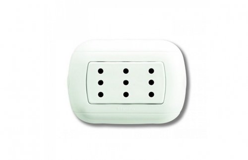 Tomacorriente Triple 3x10A Sobrepuesto 220V P93B — BTicino — BTicino