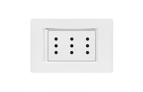 Toma Corriente Triple Armado 2P+T con Alveolos Protegidos 250V 10A PU1313 — Bticino — Legrand