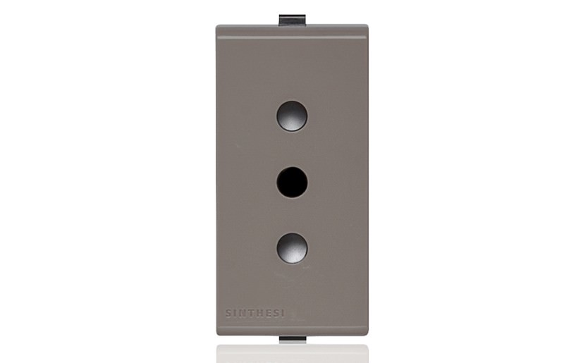 Tomacorriente Café 1 Módulo 10A 2P+T 250V 223003 — Sinthesi — SINTHESI