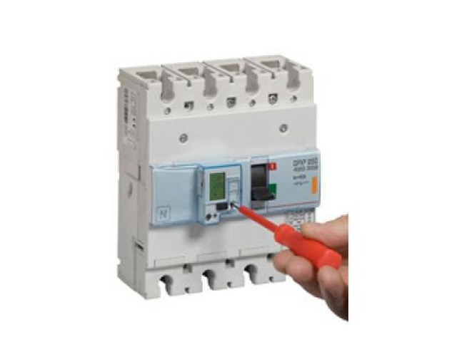 CAJA MOLDEADA DISYUNTOR termomagnético 250 ELEC 3X160A 36KA 420337 Legrand — Legrand
