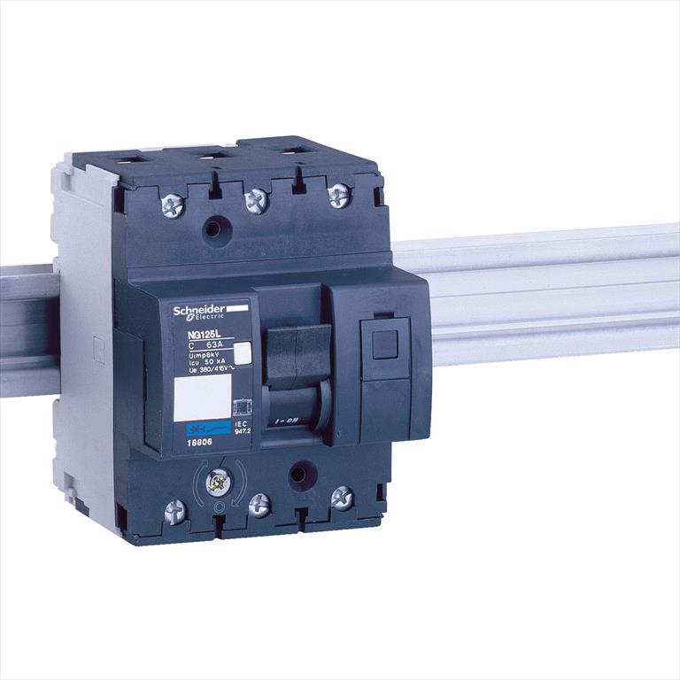 Interruptor automático 3x32A 50kA curva C NG125L Schneider — Schneider