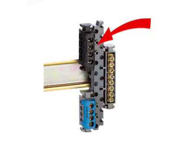 Soporte Universal para Bornes Riel DIN 4811 — Legrand — Legrand