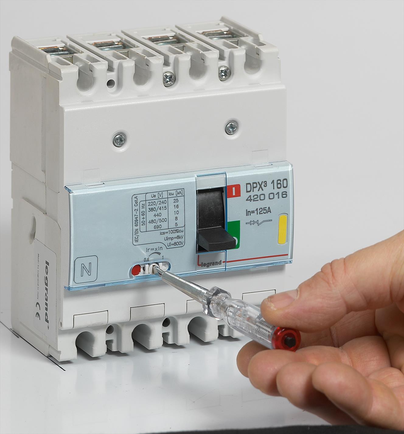 Interruptor caja moldeada 4x125A 16kA DPX3 420016 Legrand — Legrand