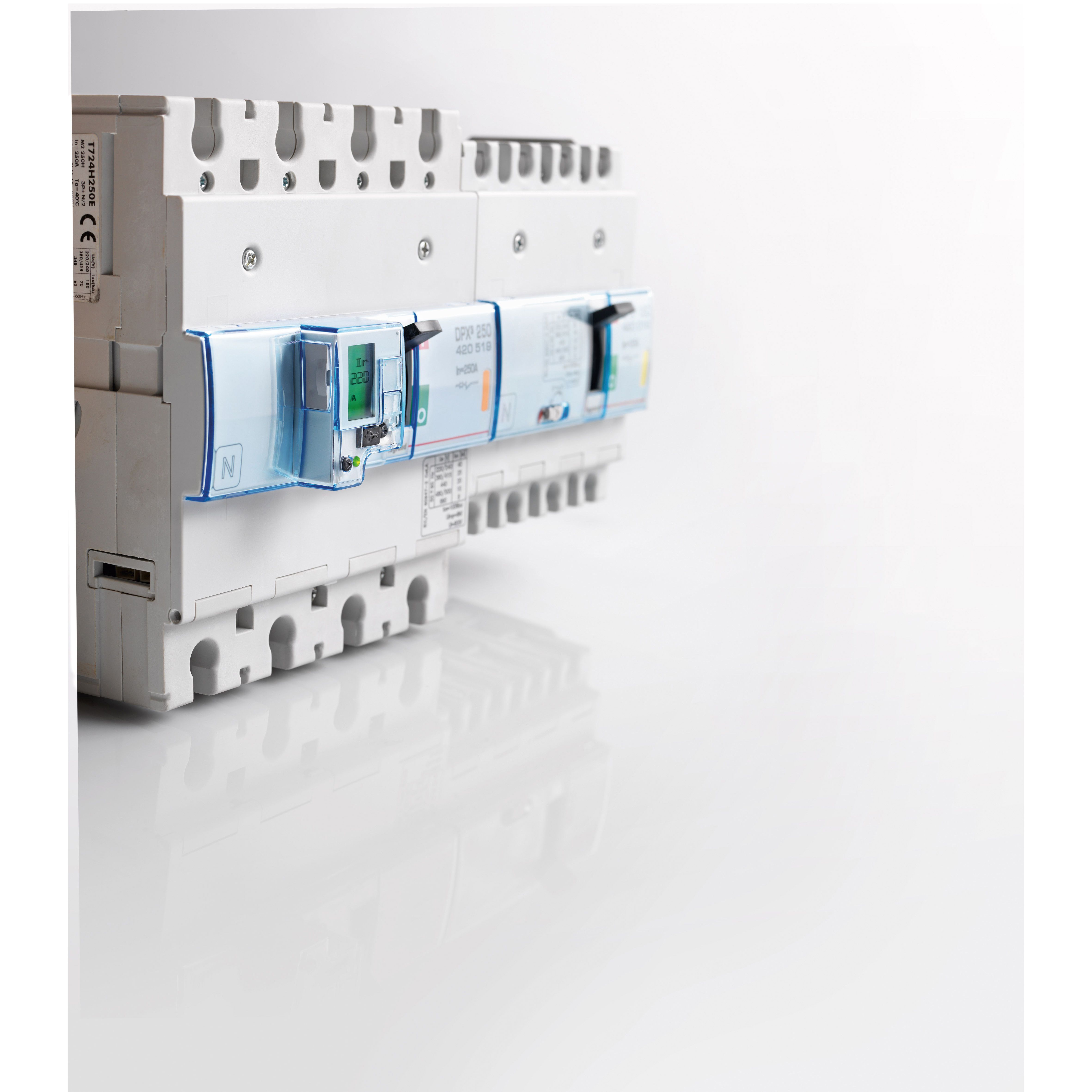 Interruptor caja moldeada 4x16A 16kA DPX3 420010 Legrand — Legrand