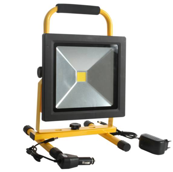 Proyector LED PORTATIL 50W C/CARG 4K IP65 208605225 Darlux — Darlux