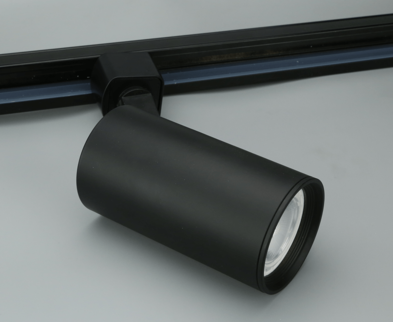 Foco PAR20 Negro para Riel Base E27 7014963 — Ledvance — Ledvance