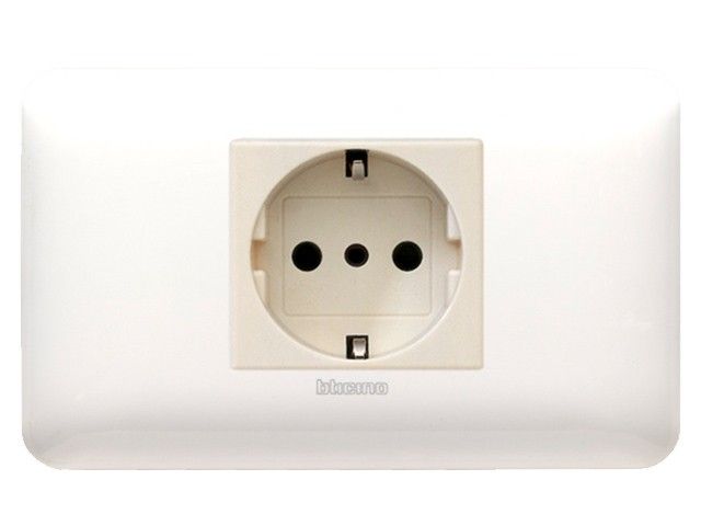 Placa+enchufe Hembra Schuko+soporte Magic Nea Color Blanco M9440BN — BTicino — Bticino