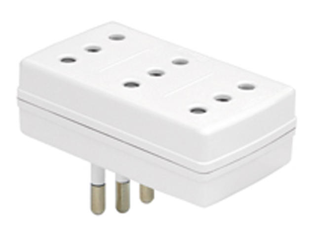 Adaptador Triple Plano con Alveolos Protegidos 2P+T 10A 250V - Blanco MWD015168230 — Schneider Electric — Schneider Electric