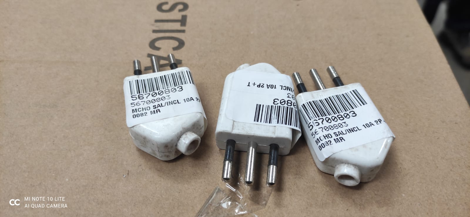 Enchufe Macho Salida 45G 10A 2P+T - Blanco MWD015240082 — Schneider Electric — Schneider Electric