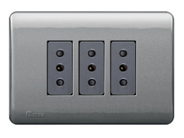 Placa Genesis Armada con Toma Corriente Triple 10A 2P+T, Humo MWD130347618 — Schneider Electric — Schneider Electric