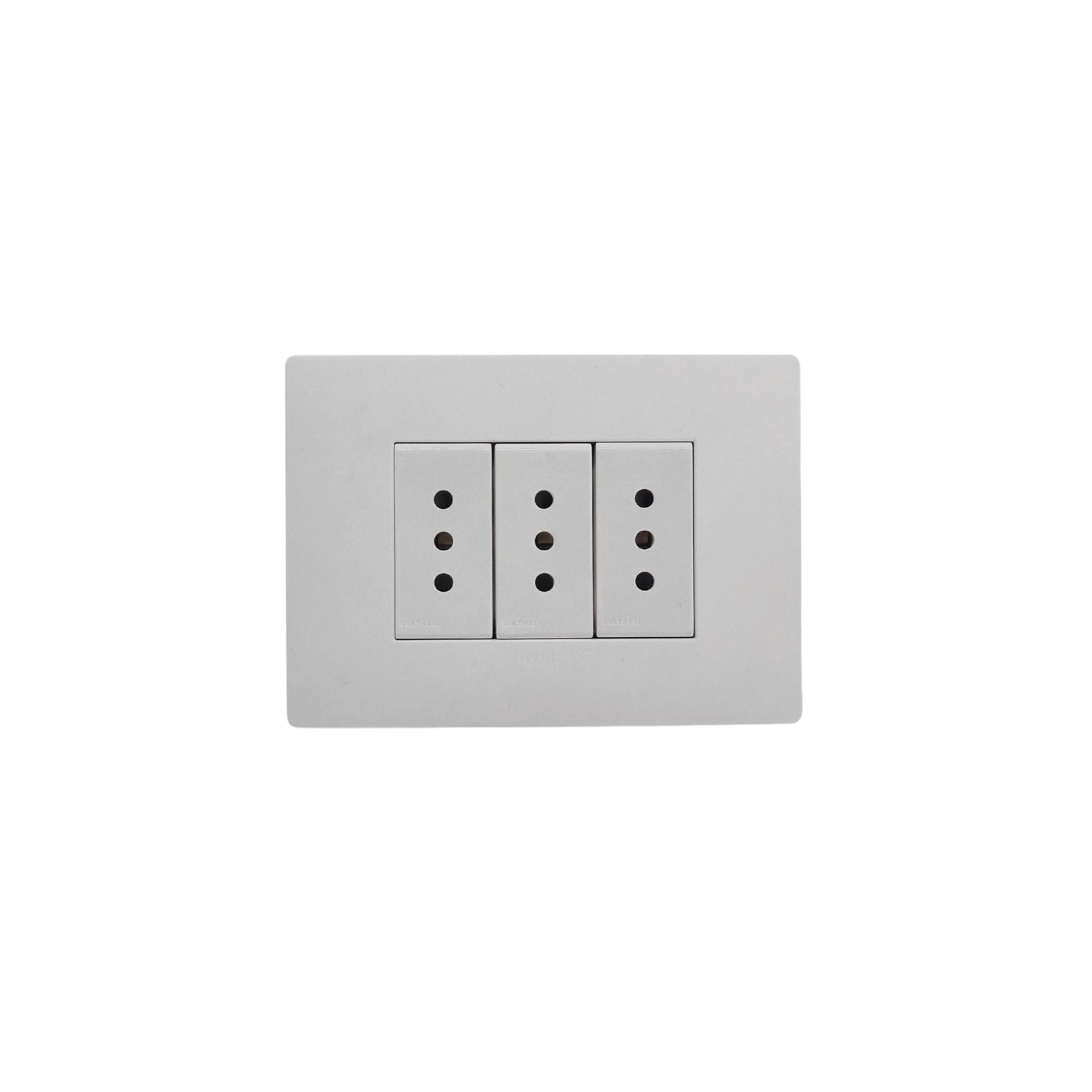 Enchufe 10A Triple Armado S32 Blanco Mate-blanco 3295347 — Sinthesi — Sinthesi