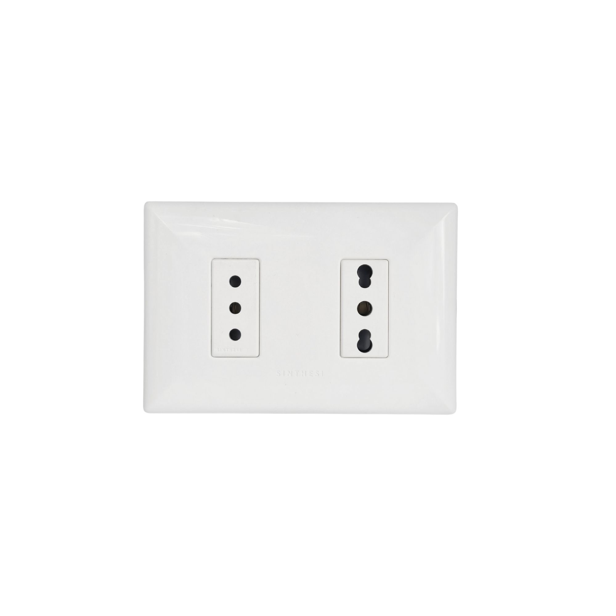 Placa Tomacorriente 10A + Tomacorriente 10/16A Arm. S17 Blanco 1795601 — Sinthesi — Sinthesi