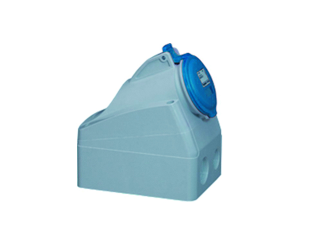 Enchufe Industrial P17 Sobrepuesta 2P+T 32A/220V. 555254 — Legrand — Legrand