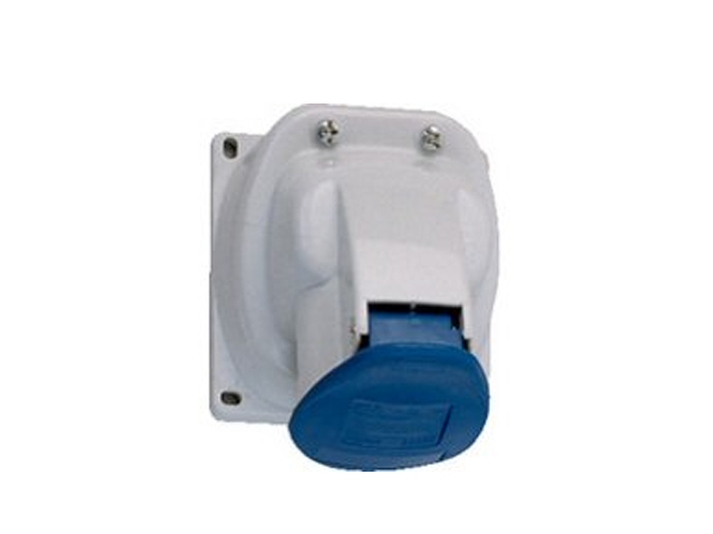 Enchufe Industrial P17 Sobrepuesta 3P+T 16A/220V 555155 — Legrand — Legrand