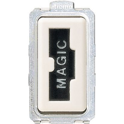 Modulo Enchufe 2P+T 10A 250V Seguridad Irreversible Magic 5100 (147954) — BTICINO