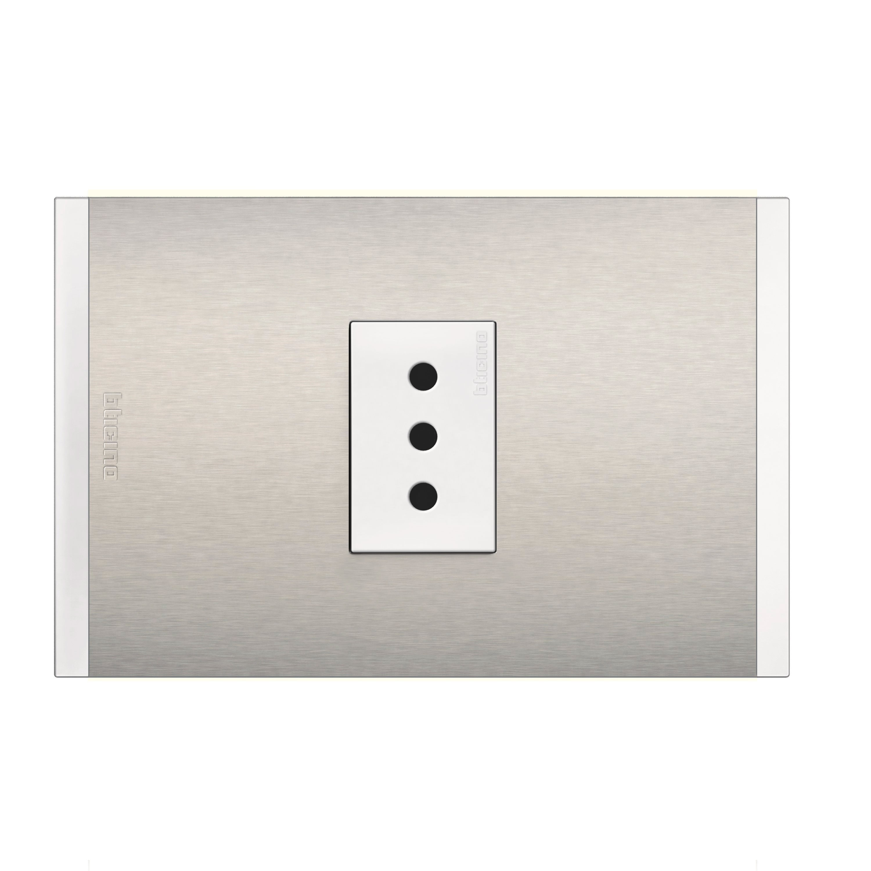 Enchufe 2P+T 10A 250V Metal Aluminio Nobile AF2113E1BMN (149524) — BTicino