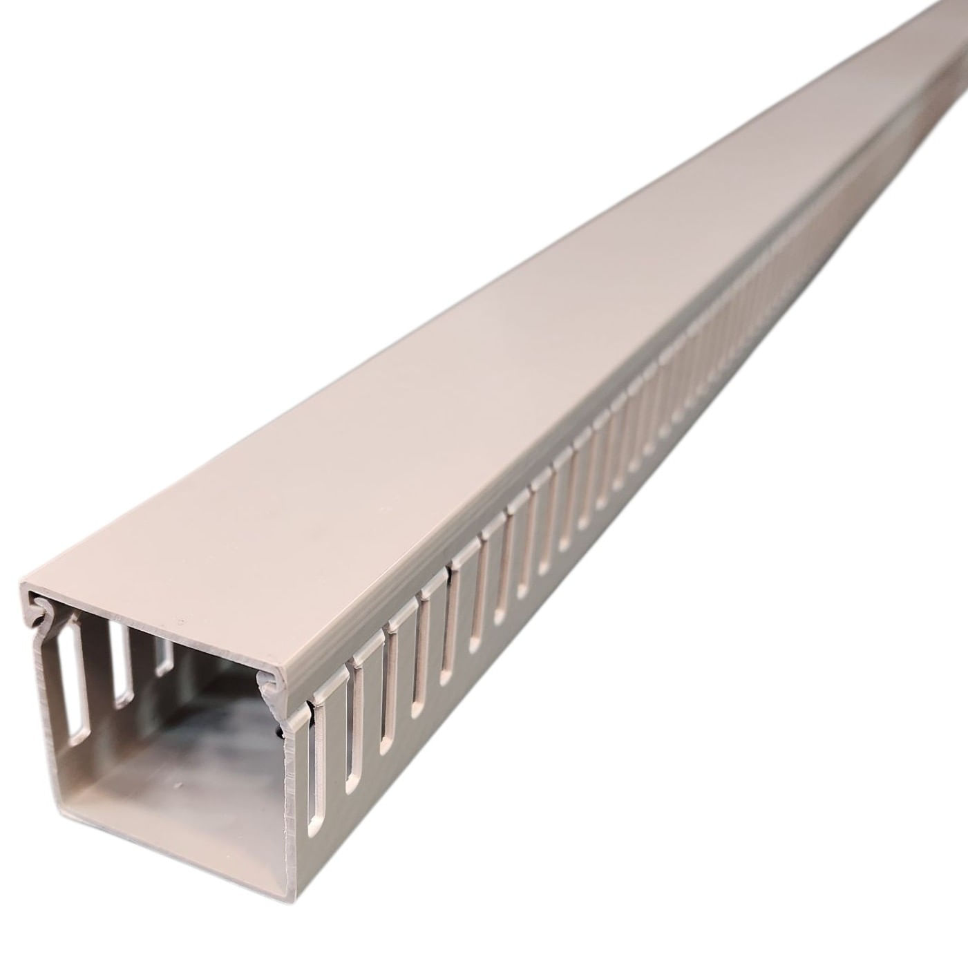 Canaleta Ranurada Libre de Halógenos 40x40x2000mm (340014) — Crompton